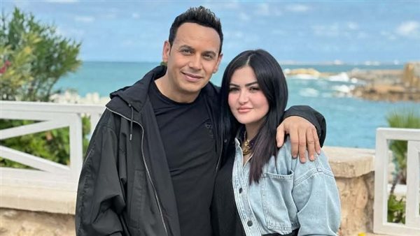 مصطفى قمر وزوجته