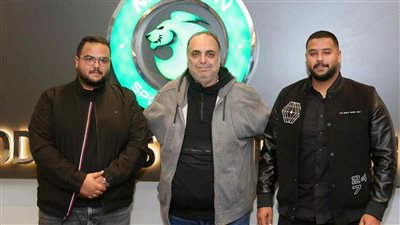 وليد دعبس مع أشقاء أحمد رفعت     