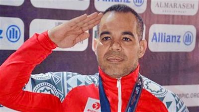 شريف عثمان البطل البارالمبي لرفع الأثقال     