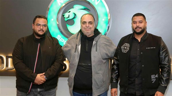 وليد دعبس مع أشقاء