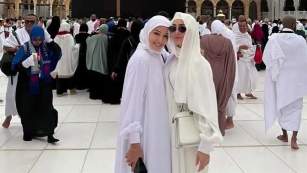 بسمة بوسيل تؤدي مناسك