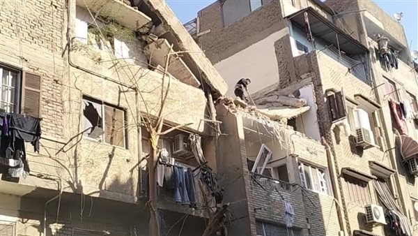 إزالة عقارين متضررين