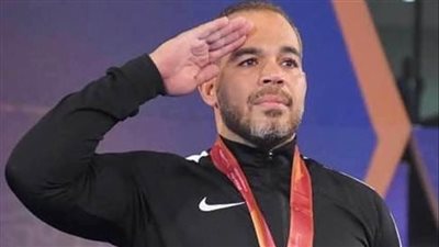 شريف عثمان البطل البارالمبي لرفع الأثقال     