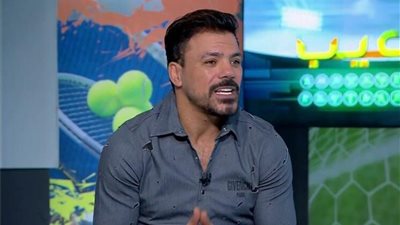 عمرو زكي نجم الكرة المصرية السابق    