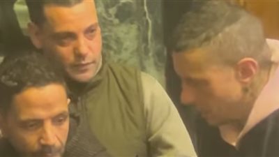 انفعال أحمد الفيشاوي في عزاء والدته 