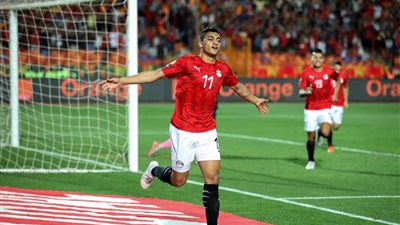 مصطفي محمد لاعب منتخب مصر    
