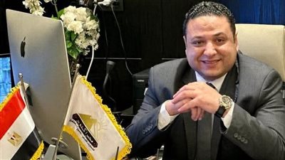 رجل الأعمال عمرو الزمر     