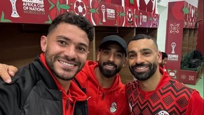 محمد صلاح برفقة ياسر ابراهيم ومروان عطية    