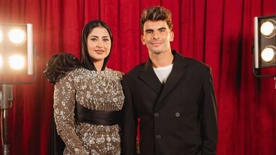 زيزو وزوجته    