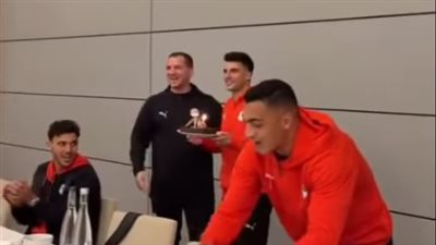  لاعبو منتخب مصر يحتفلون  بعيد ميلاد زيزو الـ30 بعد التأهل ل    