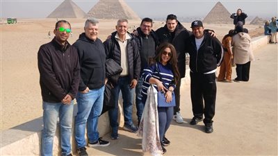 خافيير باسكوال مدرب اليد يزور الأهرامات     