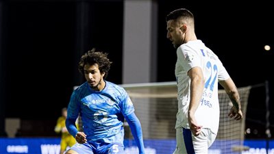 نيوم ضد الهلال.. نيوم يتقدم على الهلال في الشوط الأول بهدف ا    