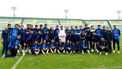 الزمالك يفي بالوعد.. تكريم خاص للمشجع محمد خميس في المران     