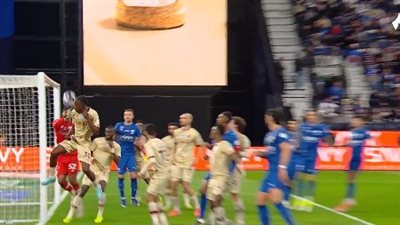 الهلال ضد الفيحاء.. موسكيرا حارس الفيحاء يسجل هدف كارثي في م    