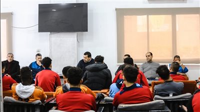 البسيوني مع اللاعبين    