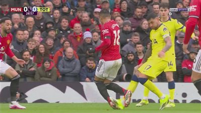 مان يونايتد ضد توتنهام.. طرد كريستيان روميرو من مباراة مانشس    