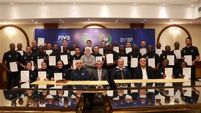 الكرة الطائرة| ياسر قمر يختتم دورة ترشيح الحكم الدولي وتكريم    