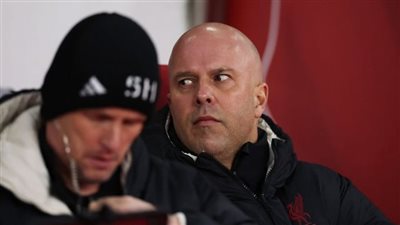 آرني سلوت مدرب ليفربول في الدوري الإنجليزي الممتاز    