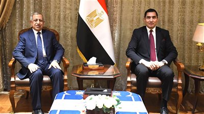 وزير الشباب والرياضة يبحث تطوير التعاون مع الأكاديمية العربي    