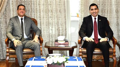 وزير الشباب والرياضة يبحث دعم الانشطة الطلابية والرياضة الجا    