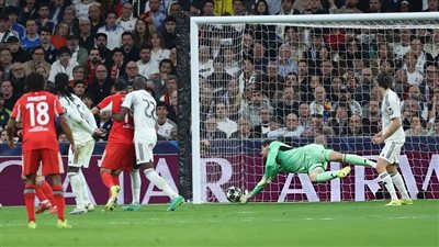 real madrid vs benfica.. انطلاق الشوط الثاني من مباراة ريال     