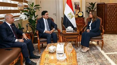 وزيرة التنمية المحلية مع نواب البرلمان    