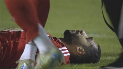 الأهلي ضد المقاولون العرب.. كريم فؤاد يغادر مباراة الأهلي وا    