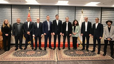 وزارة الشباب والرياضة وشركة استادات تبحثان تطوير الاستثمار ا    