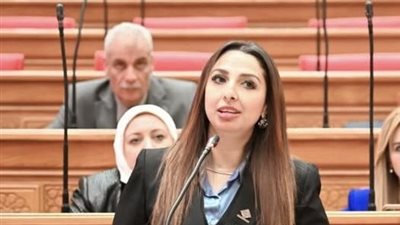 نشوى الشريف     