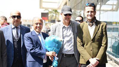 بيراميدز يستقبل بعثة الجيش الملكي بالورود مواجهة دوري الأبطا    