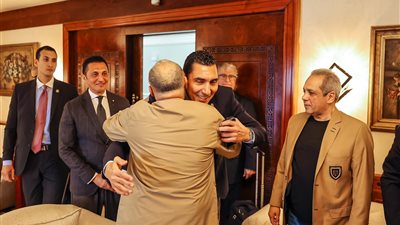 جوهر نبيل وزير الشباب والرياضة يغادر مع منتخب مصر إلي جدة    