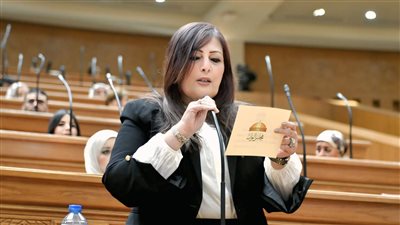 النائبة الدكتورة إليزابيث شاكر    