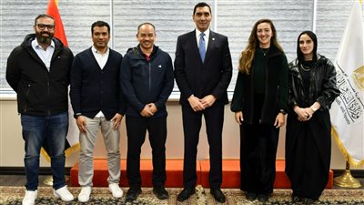 وزير الرياضة يبحث استضافة بطولة العالم للريشة الطائرة 2026    