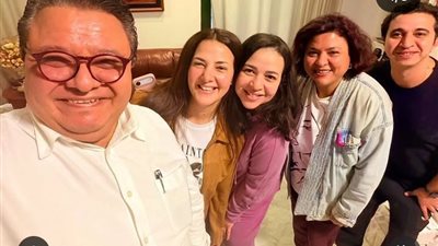 دنيا وإيمي سمير غانم في مسرحية جديدة 