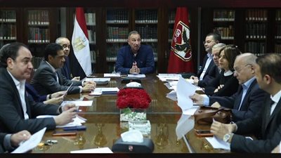 الخطيب يجتمع مع شركة الخدمات ويدرس امتلاك النادي للحصة الكبر    