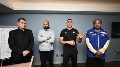 أوسكار رويز يحاضر مدربى حراس المرمى حول أبرز الحالات التحكيم    