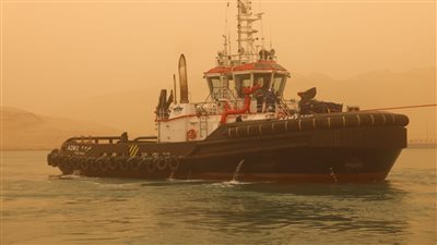 تعويم سفينة في قناة السويس 