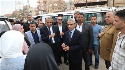 محافظ بني سويف أثناء الجولة