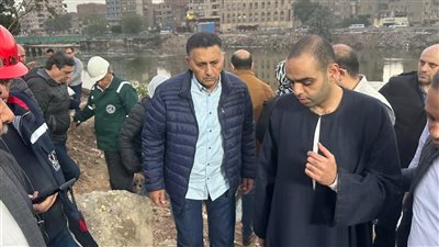 النائب حسن عمر يتابع تسريب بقعة زيت بترعة الإسماعيلية بالقلي