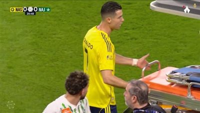 النصر ضد النجمة.. كريستيانو رونالدو ينفعل على نبيل عماد دونج    