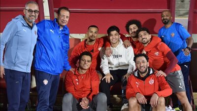 إسلام مع لاعبي سيراميكا    