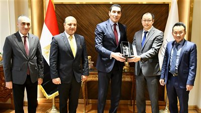 وزير الشباب والرياضة يبحث التعاون مع شركة تايشان للمعدات الر    