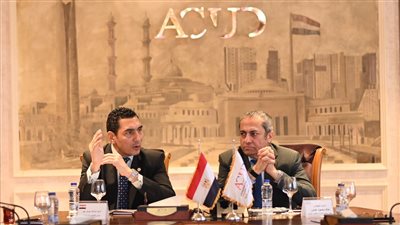 وزير الشباب والرياضة يلتقي رئيس شركة العاصمة لتعزيز التعاون     