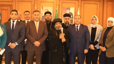 محافظ القليوبية يهنئ الأنبا مرقس ويشارك قداسات عيد القيامة    