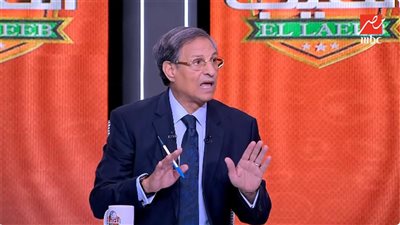 مصطفي يونس نجم الأهلي السابق    