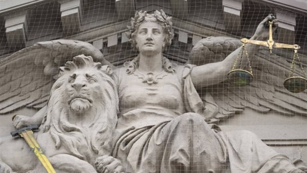 اتهام طالب إيراني بالإرهاب    