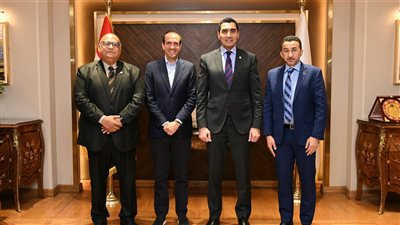 وزير الشباب يلتقي رئيس الاتحاد الدولي للبادل    