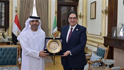 رئيس جامعة القاهرة يبحث التعاون الأكاديمي مع سفير الإمارات