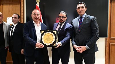 رئيس لجنة الشباب والرياضة يكشف كواليس اجتماع حسام حسن وأبو ر    