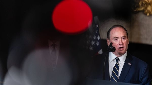 وزير البحرية الأمريكي    